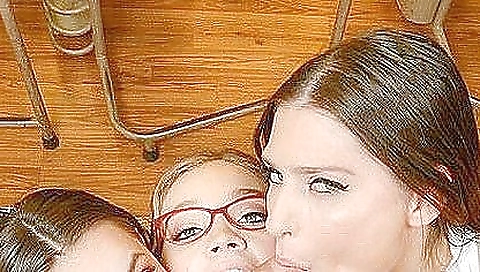 Hot vr porn show with sexy teen girls doing a fantastic job