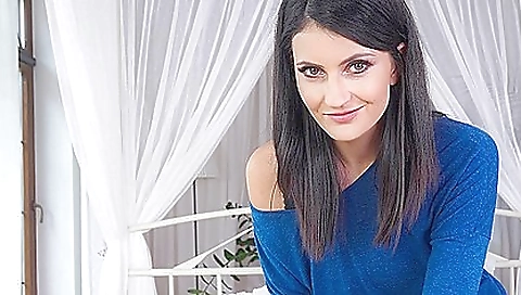 Stunning brunette in vr porn makes a wild sex scene