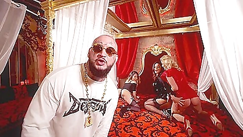 Asian sluts have a deepthroat and cunnilingus in a lesbian scene