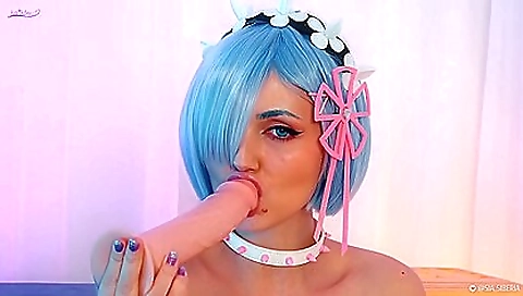 This teen has no idea what she is doing in her solo playroom