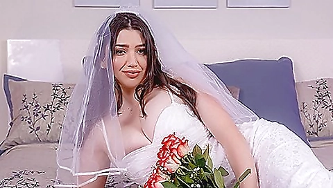 Huge booty girl with big tits sucks a huge cock in bed