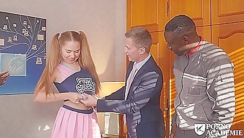 Blonde chick gets a double penetration in a threesome