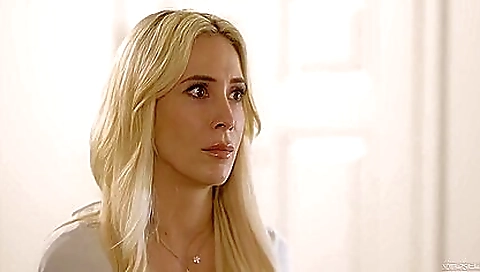 Brunette babe gives a hot blowjob in her deep throat