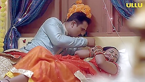 Big ass brunette milf is doing a DIY massage with a guy