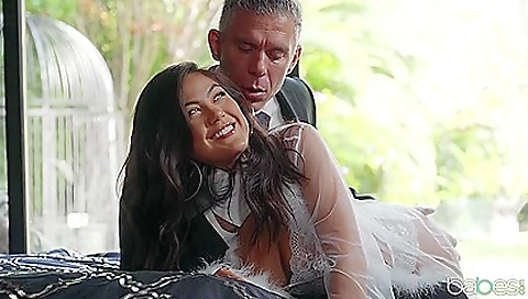 A brunette and her lover do not have the same sex habit