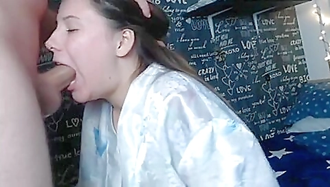 Brunette 18+ amateur sex show sucking and swallowing