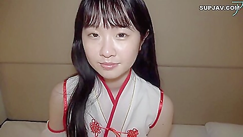 Japanese amateur girl gets a creampie in deepthroat